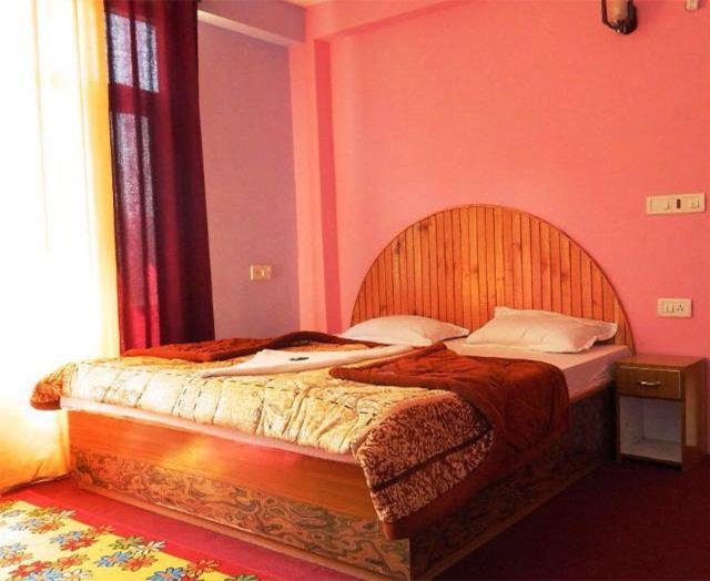Hotel Kingston Manāli Eksteriør bilde