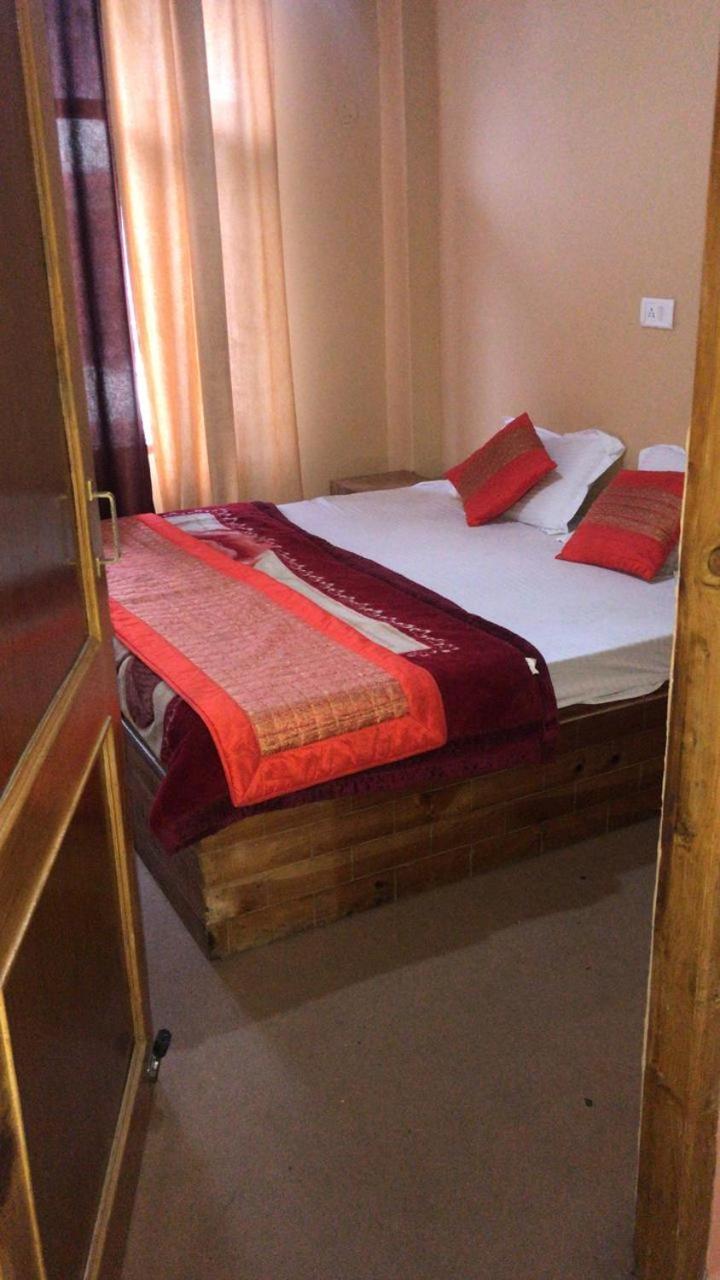 Hotel Kingston Manāli Eksteriør bilde