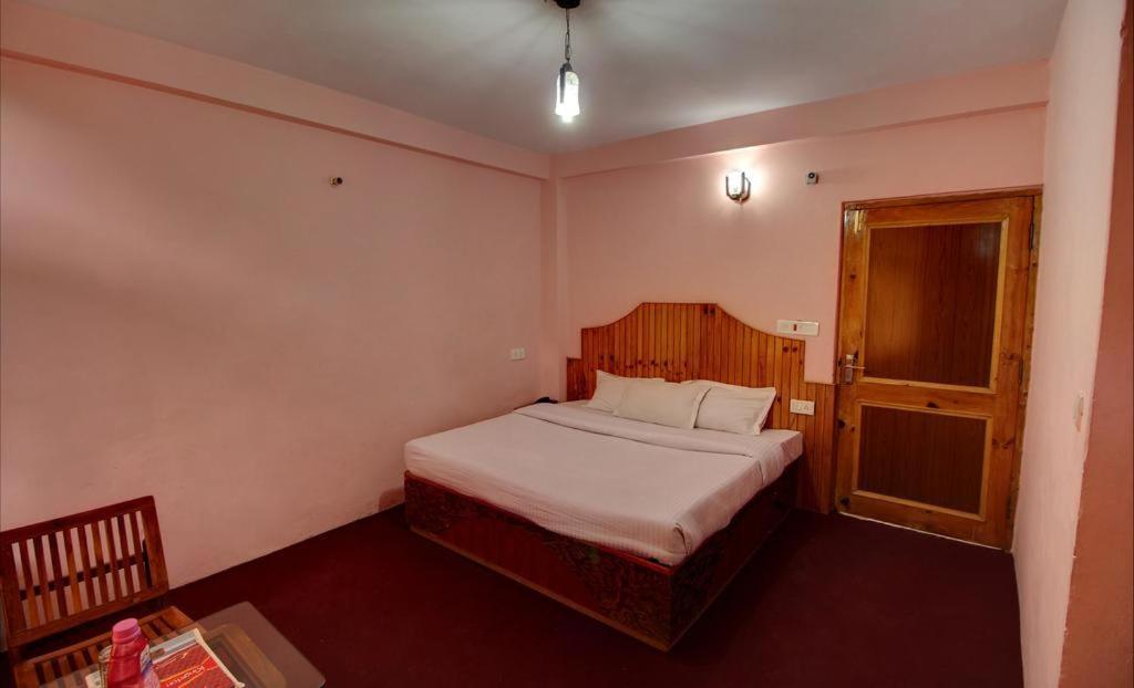 Hotel Kingston Manāli Eksteriør bilde