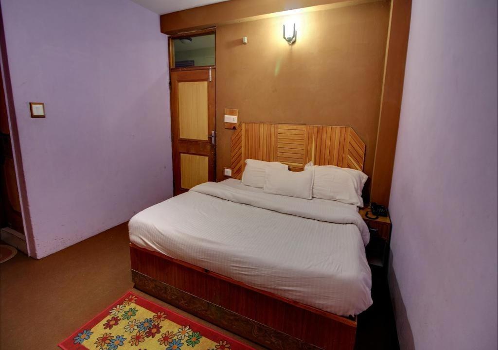 Hotel Kingston Manāli Eksteriør bilde